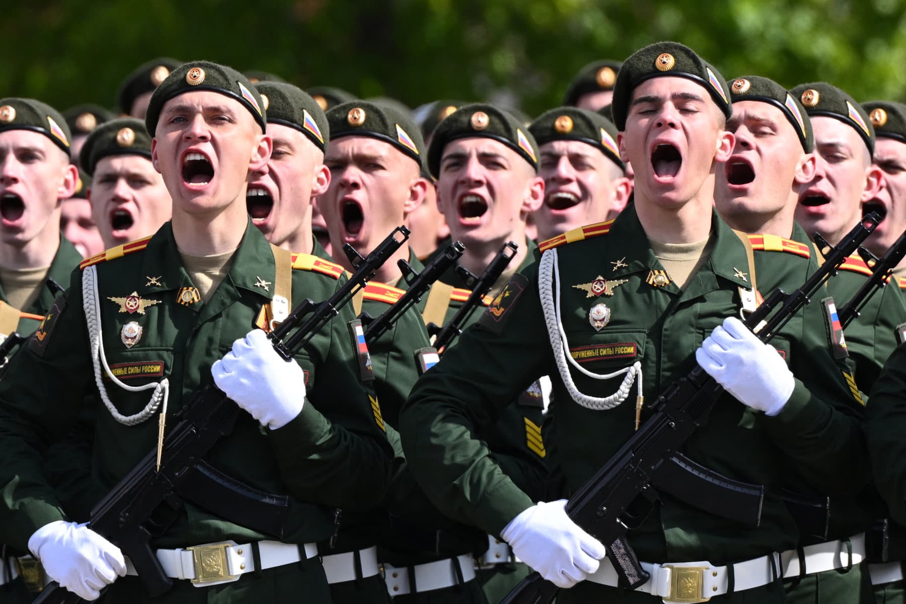 Razii de amploare au loc în Rusia. Bărbații sunt duși cu forţa la sediile birourilor de informare-recrutare