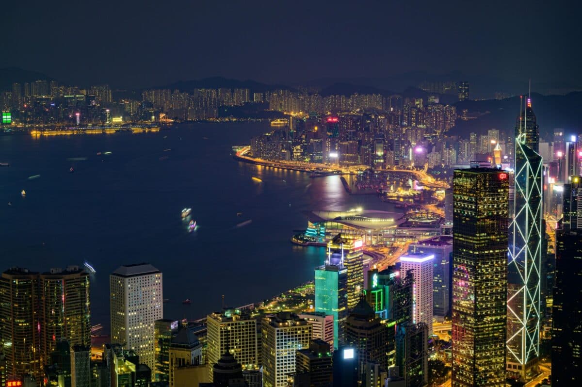 Vânzările din retailul din Hong Kong au crescut cu 8,6% în aprilie, susținute de turism și avansul economiei