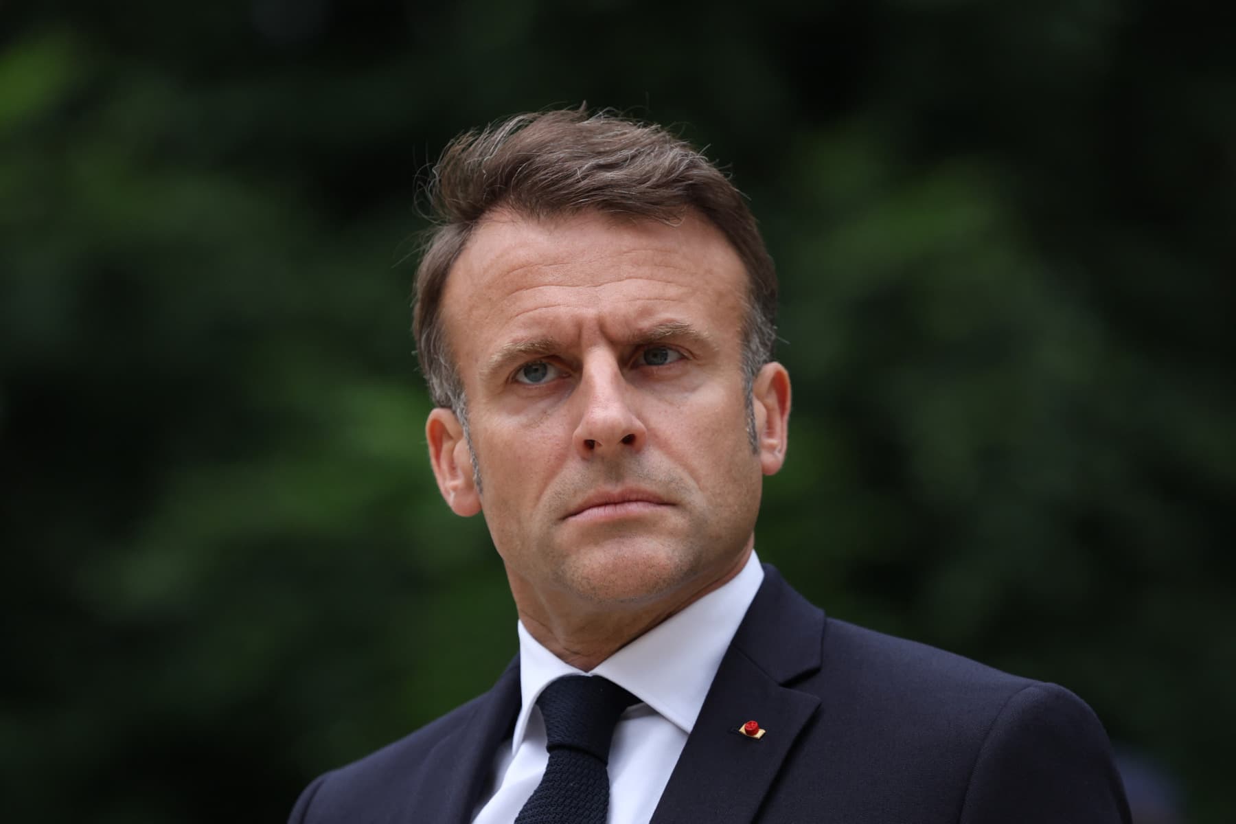 Emmanuel Macron s-a enervat pe spectatorii care făceau zgomot în timpul unui eveniment cultural în Kenya / A urcat pe scenă și a țipat la public