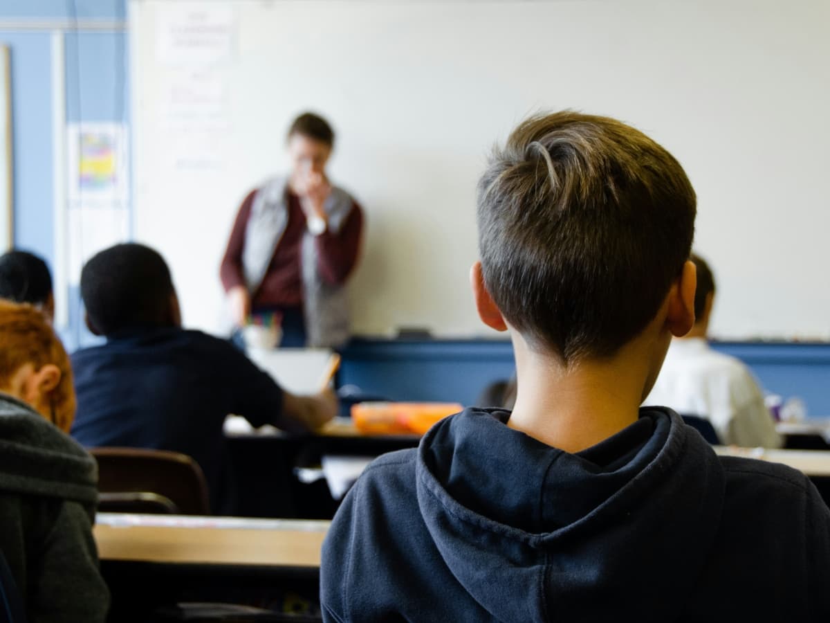 Anchetă a Inspectoratului Şcolar al Municipiului Bucureşti la Şcoala Profesională Specială „Sf. Nicolae” în cazul profesorului care a fost acuzat de părinţii mai multor elevi că ar fi avut un comportament verbal violent şi posibil şi fizic