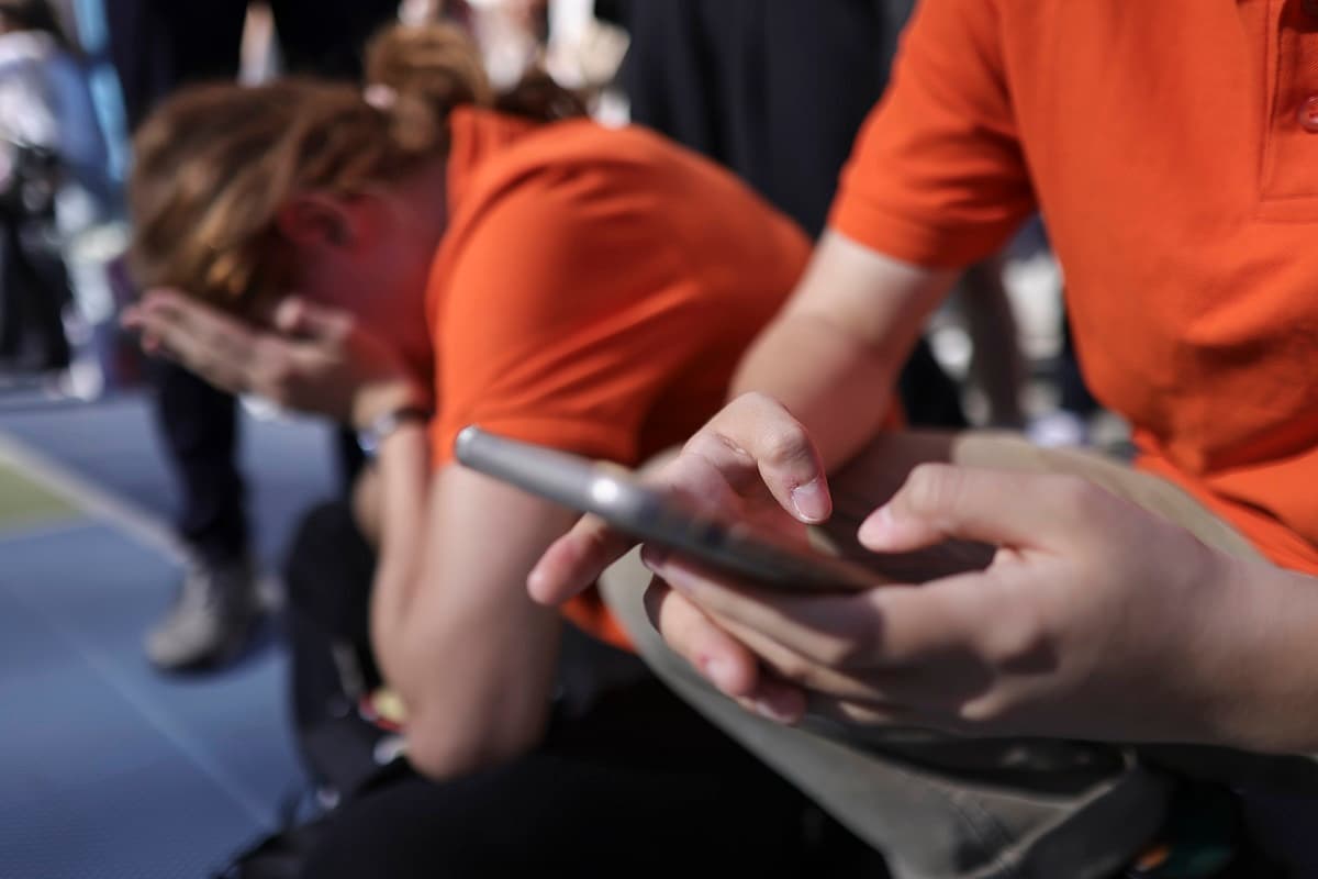 Polonia va interzice telefoanele în școli pentru elevii sub 16 ani / Premierul Donald Tusk: „Ne confruntăm cu o problemă civilizațională legată de dependența aproape a tuturor”