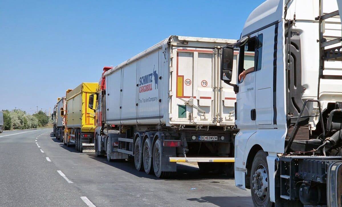 Restricţii de circulaţie pentru autovehiculele mai mari de 7,5 tone, în perioada 30 mai – 1 iunie, pe A2 Bucureşti – Constanţa, DN7 Piteşti – Râmnicu Vâlcea – Veştem şi DN39 Agigea – Mangalia