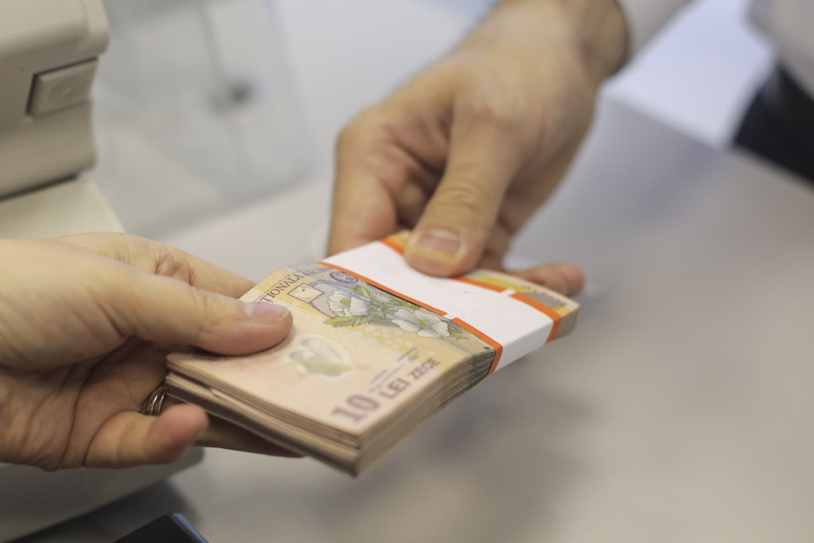Salariul minim din sectorul agricol, corelat cu salariul de bază minim brut pe ţară, a stabilit Guvernul