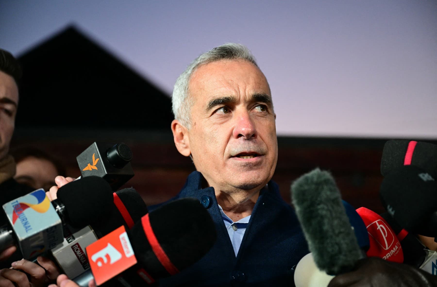 Călin Georgescu: Suspendarea președintelui de la Cotroceni acum, nu mâine / Mesajul fostului candidat pro-rus, după ce Simion a făcut un ”sondaj” tot pentru suspendarea lui Nicușor Dan / Suspendarea are nevoie de 233 voturi în Parlament și acordul CCR