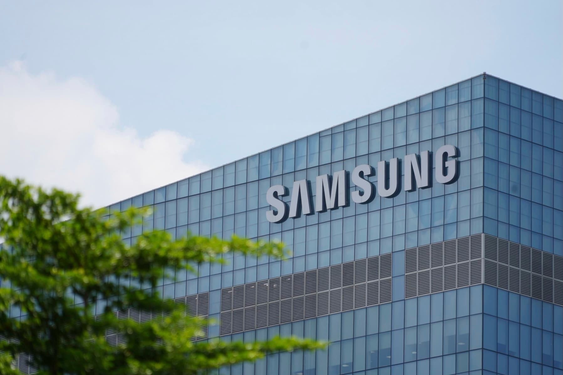 Criză majoră la Samsung: Peste 45.000 de angajați amenință cu grevă, în plin boom AI