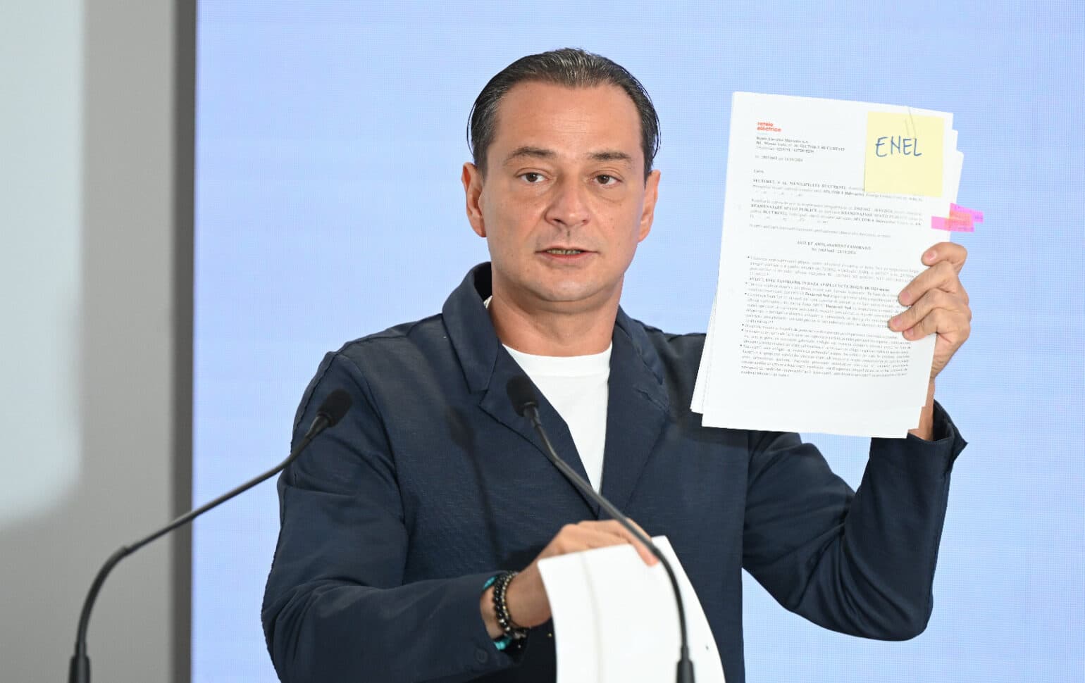 Primarul Băluță anunță sprijin financiar de 600 de lei pentru achiziția de carburanți, măsură adoptată de Consiliul local al Sectorului 4: Oamenii au nevoie de ajutor. România traversează una dintre cele mai dificile perioade din ultimii ani