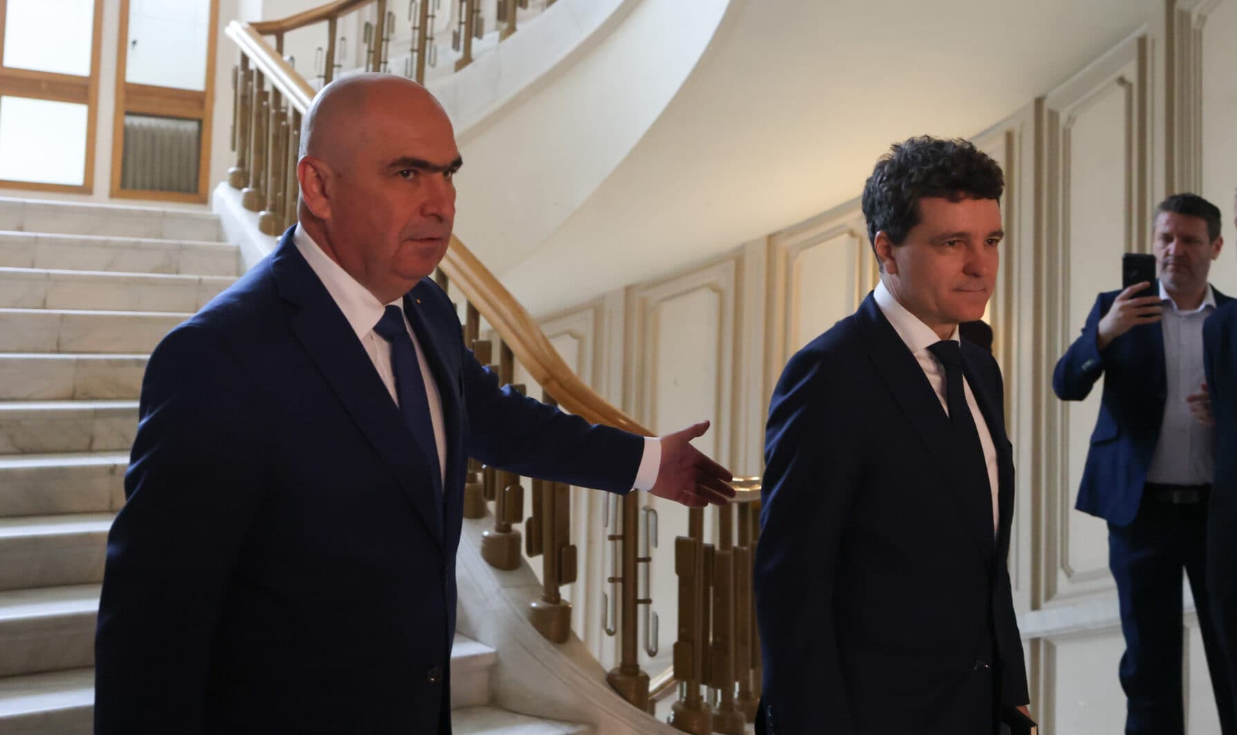 Valeriu Stoica (PNL): ”Ilie Bolojan s-a comportat extrem de onest cu Nicușor Dan, a refuzat să candideze atunci când a candidat Nicușor Dan” / De ce nu l-a sprijinit președintele pe premier la moțiune? ”Poate s-a gândit la noul partid”