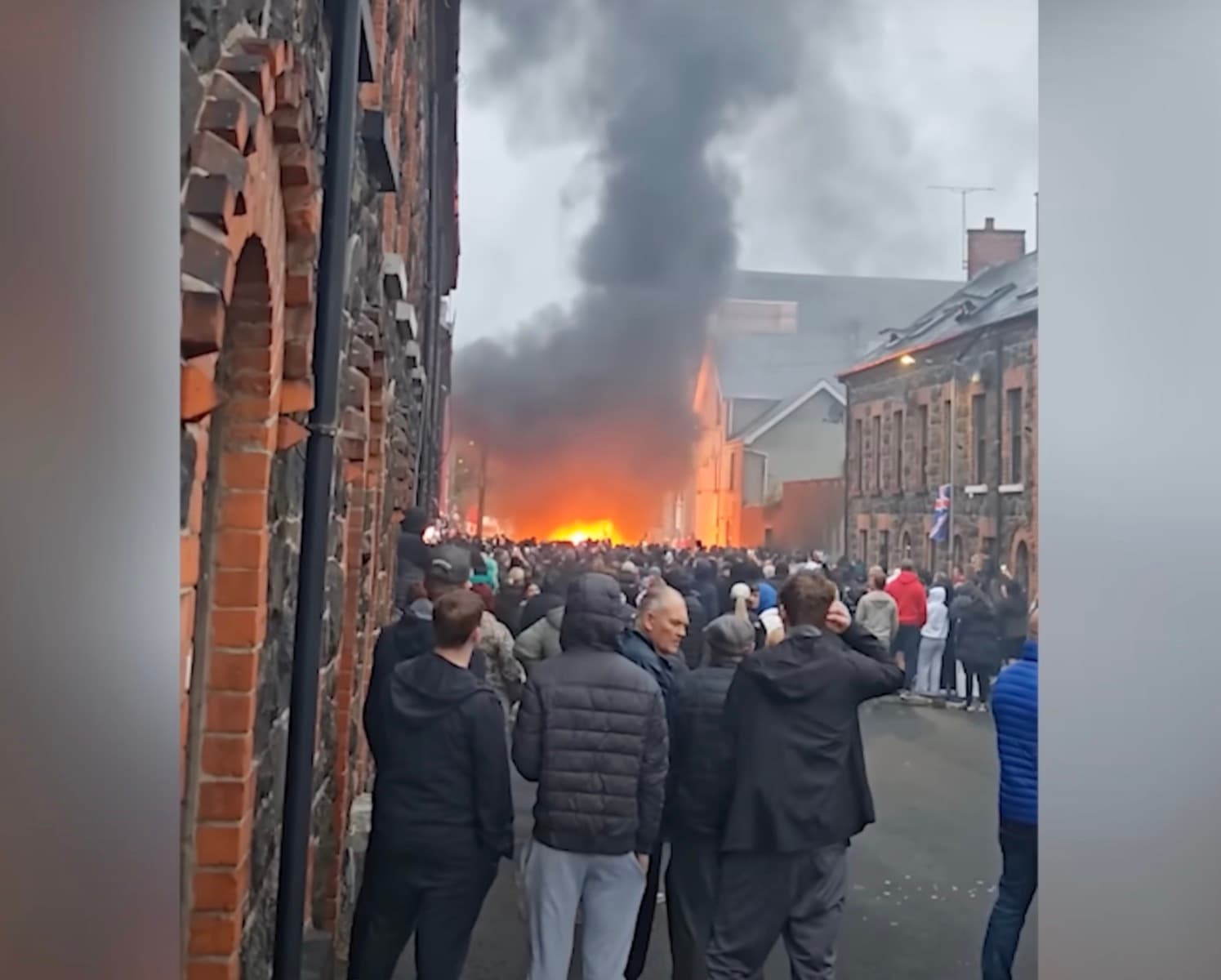 MAE: Suntem în legătură directă cu autoritățile care gestionează situația în Irlanda de Nord, pentru siguranța cetățenilor români