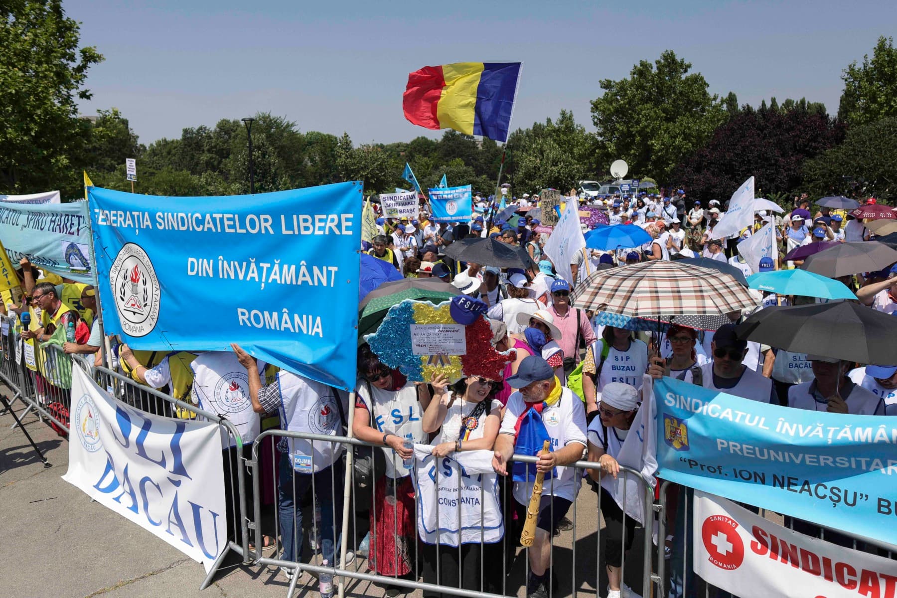 Sindicaliştii din educaţie protestează miercuri la Guvern şi la Parlament. EI vor salarii mai mari în viitoarea lege a salarizării bugetarilor