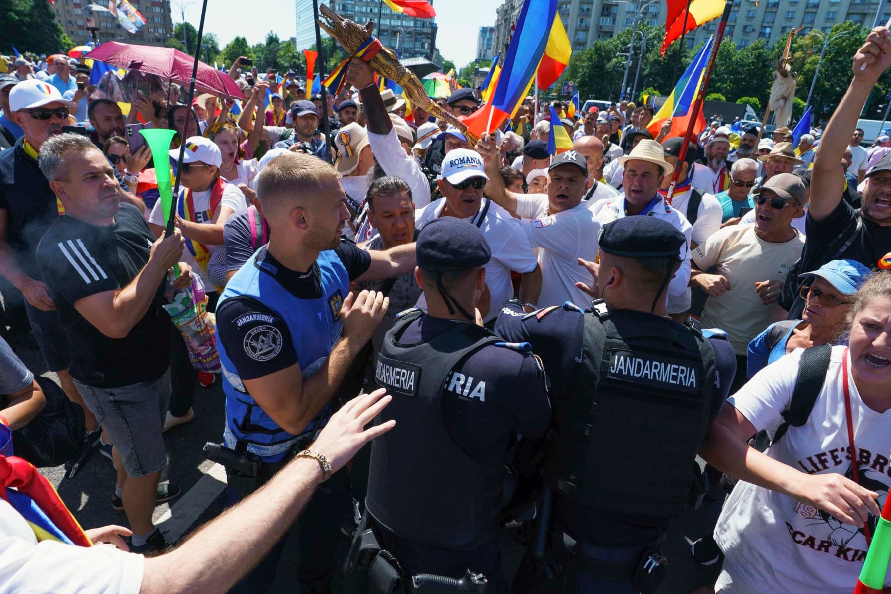 Miting în Piaţa Victoriei organizat marţi de Confederaţia Meridian / Organizatorii anunță mii de sindicaliști: silvicultori, ceferişti, poliţişti, profesori și mineri / Acuză „măsurile guvernamentale”