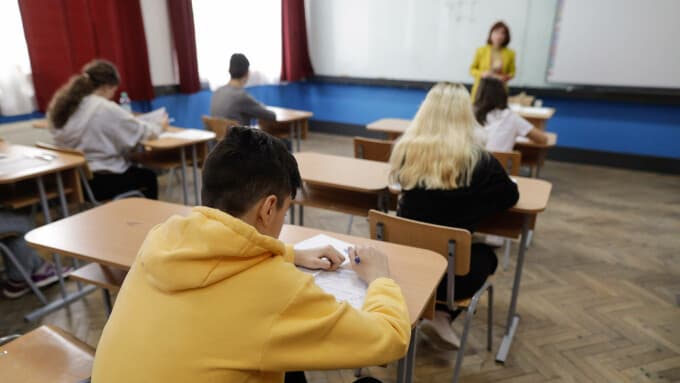 Ce se întâmplă cu elevii care încearcă să copieze la Evaluarea Națională 2026 de la finalul clasei a VIII-a