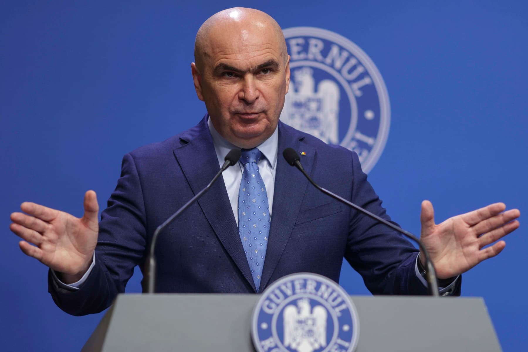 Bolojan, despre indicatorii economici anunțați de INS: Când stingi focul, inevitabil apa mai distruge câte ceva ce oricum nu putea fi salvat / Acum suntem în momentul adevărului: asta e starea reală a economiei fără deficite imense