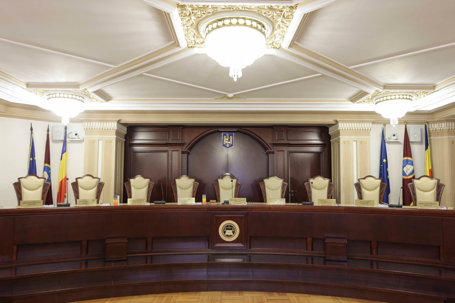 Preşedintele sesizează CCR privind guvernanţa corporativă a întreprinderilor publice: Decontări arbitrare în exercitarea mandatului