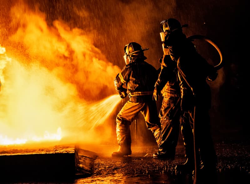 Aproape 500 de pompieri din 19 județe și municipiul București, detașați pe litoral, în sezonul estival / Vara trecută s-au produs aproximativ o mie de incendii