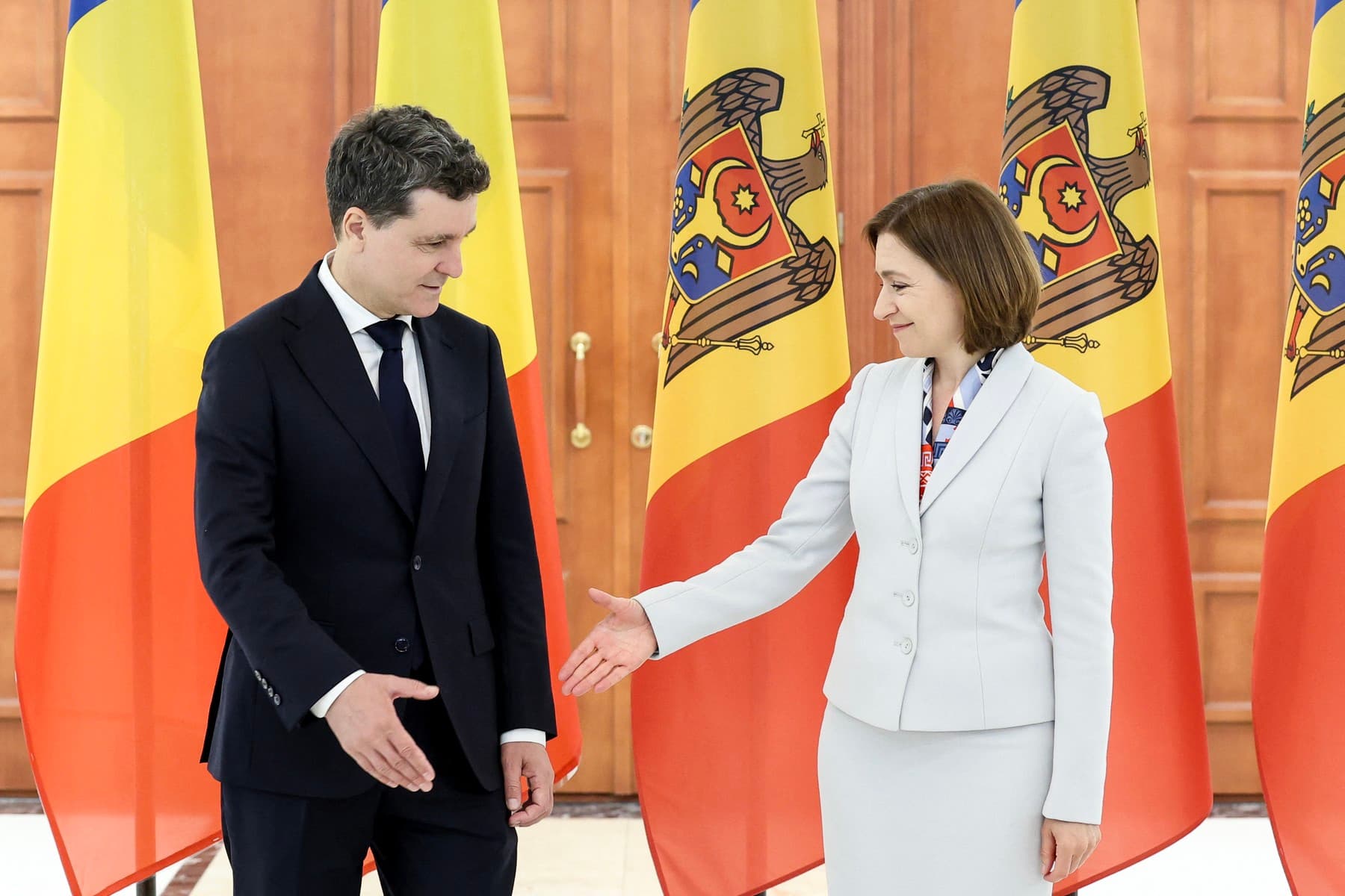 Uniunea Scriitorilor din România şi Uniunea Scriitorilor din Republica Moldova cer să fie introdusă pe agenda publică un proiect unionist