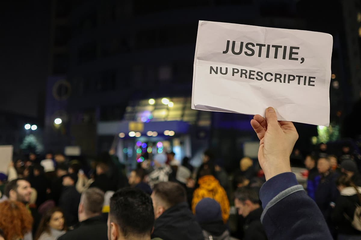 CSM critică proiectul salarizării bugetarilor pe motiv că guvernul nu vrea să mărească salariile magistraților, pe care aceștia și le-au majorat deja singuri prin decizii judecătorești. Instituția susține că legea ”subminează funcționarea justiției”