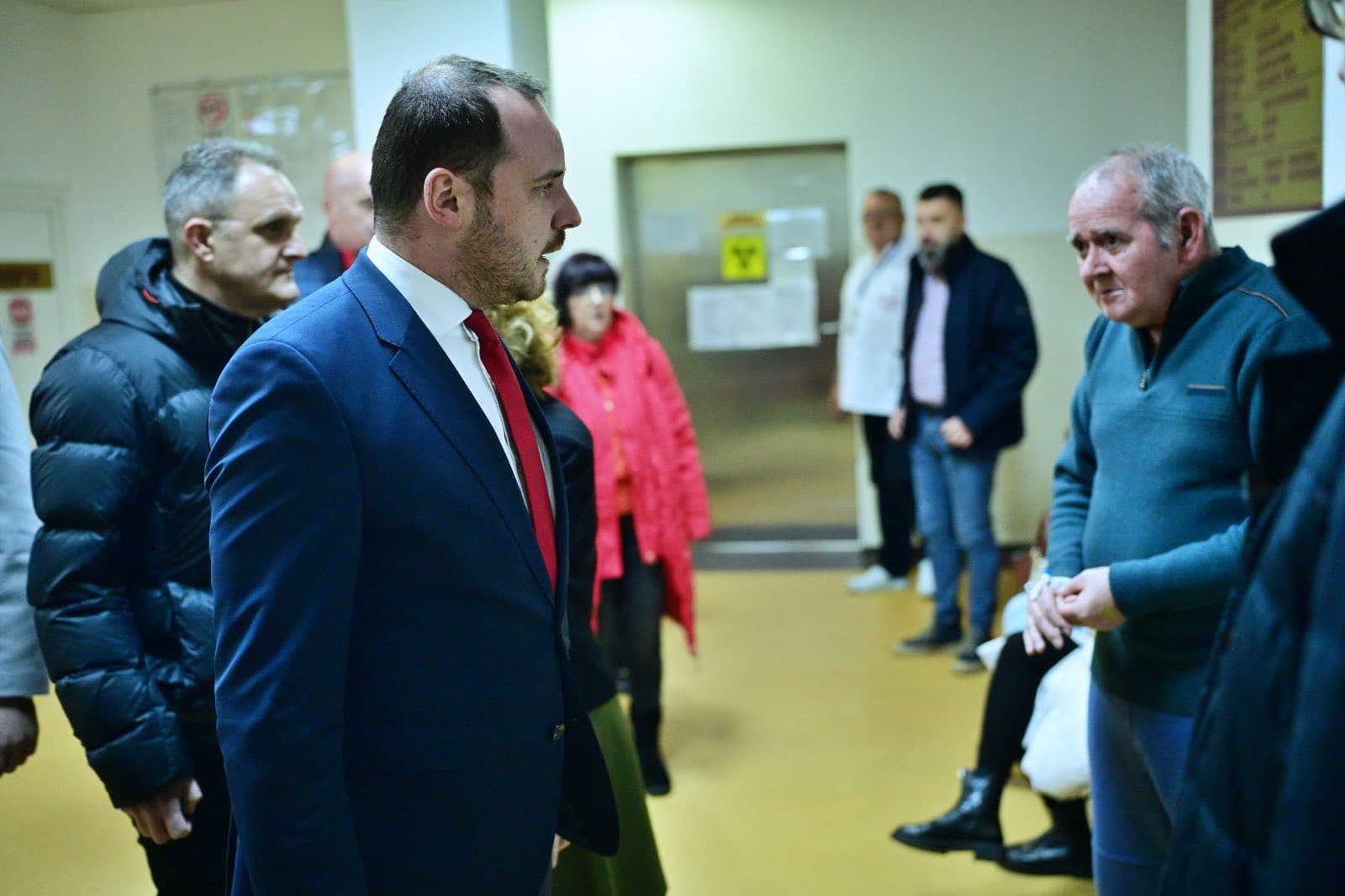 Social-democratul Rogobete, invitație pentru Bolojan: „Haideți cu mine într-un spital, la patul bolnavului nu există propagandă”
