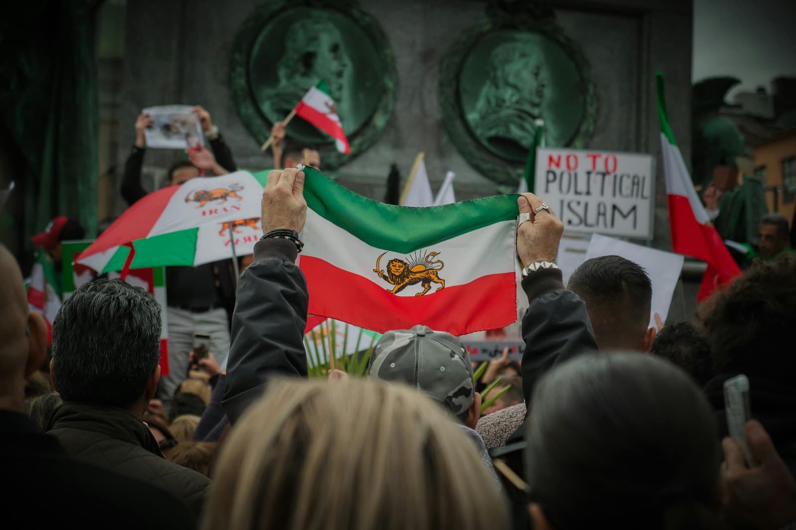SUA iau în calcul utilizarea activelor iraniene înghețate pentru a acoperi pagubele cauza statelor din Golf