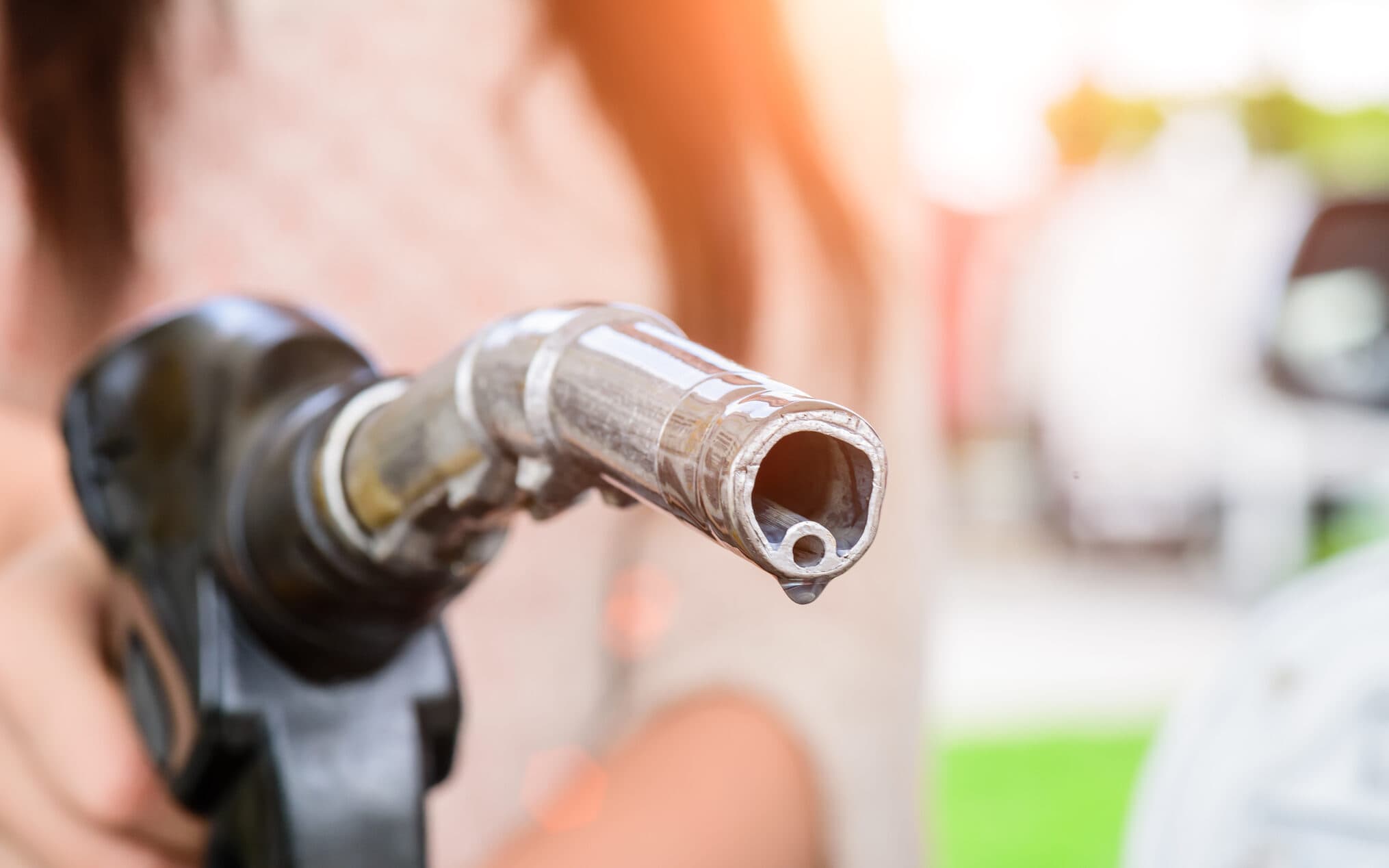 FOTO | Zeci de benzinării au rămas fără stocuri de motorină, din cauza reducerii accelerate de prețuri la carburanți din ultimele zile