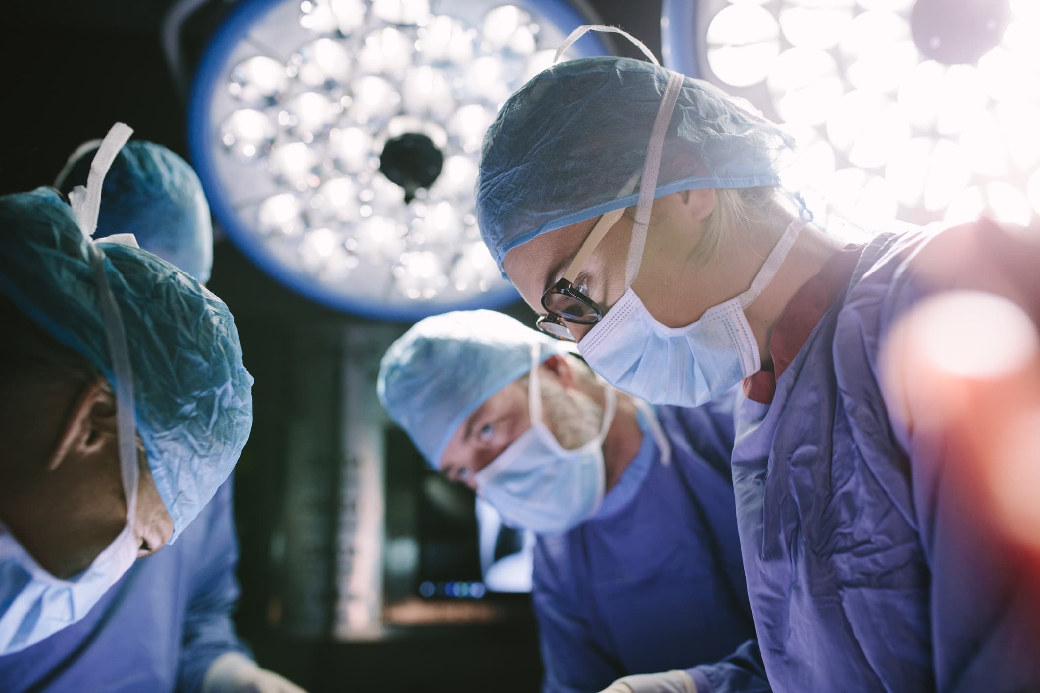 70% dintre medicii rezidenţi iau în calcul plecarea din ţară, arată un studiu național