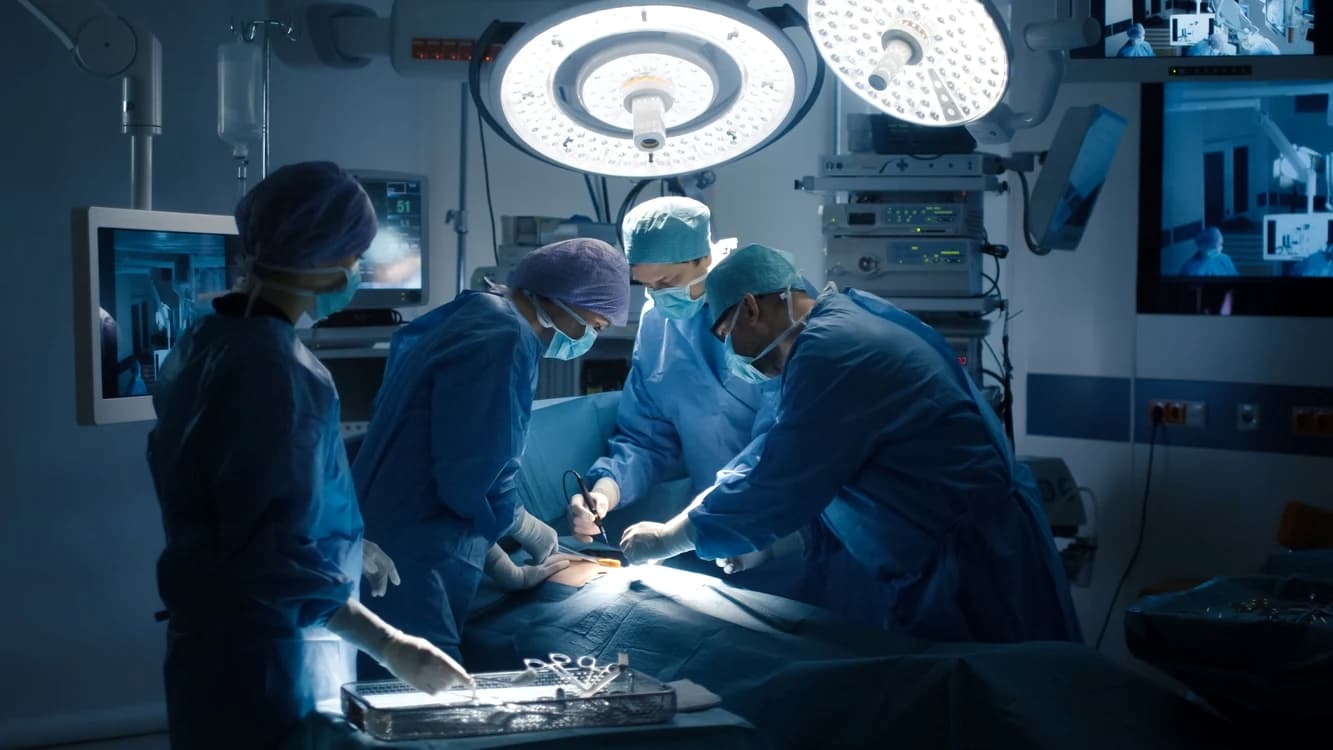 Hernia hiatală netratată se poate transforma în cancer. Medic chirurg: „Cauza principală este obiceiul de a mânca repede, mult şi seara!”
