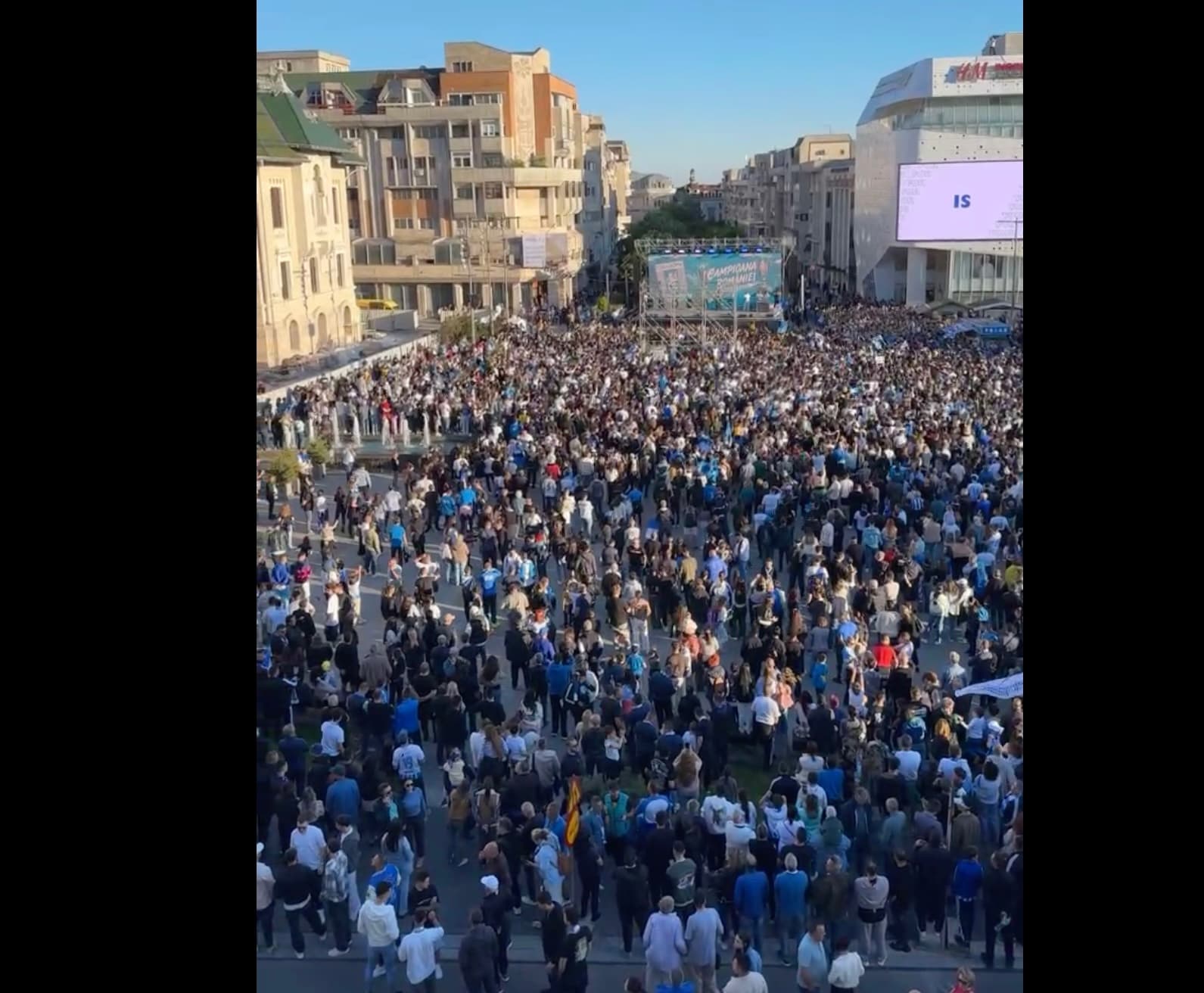Mii de craioveni au ieșit în stradă să se bucure de performanța echipei de fotbal din Bănie