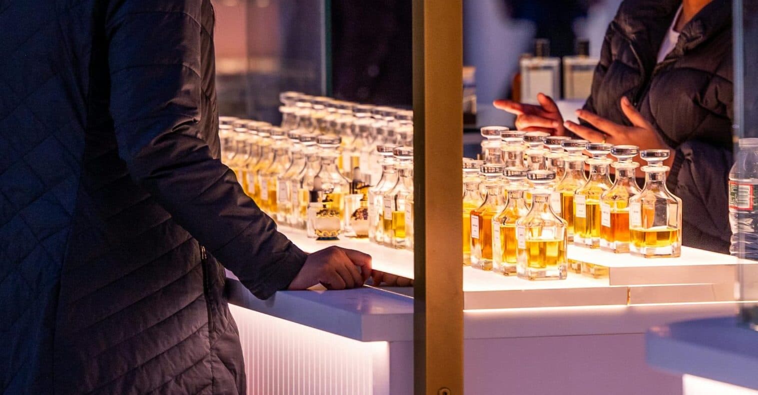 Ce trebuie să știi înainte să cumperi parfum din Paris, potrivit experților francezi