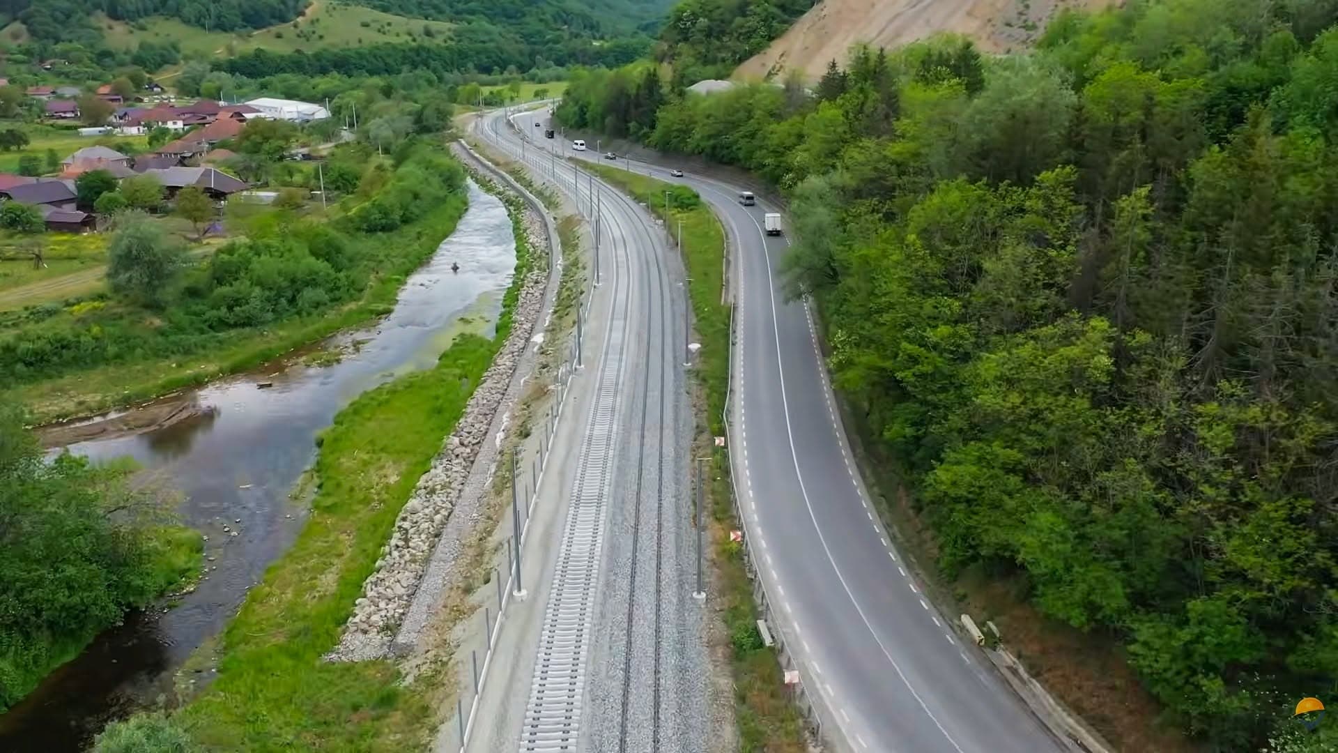Trenuri de lucru circulă deja pe tronsonul de 67 de kilometri Cluj–Poieni, cea mai avansată secțiune a noii căi ferate Cluj-Oradea