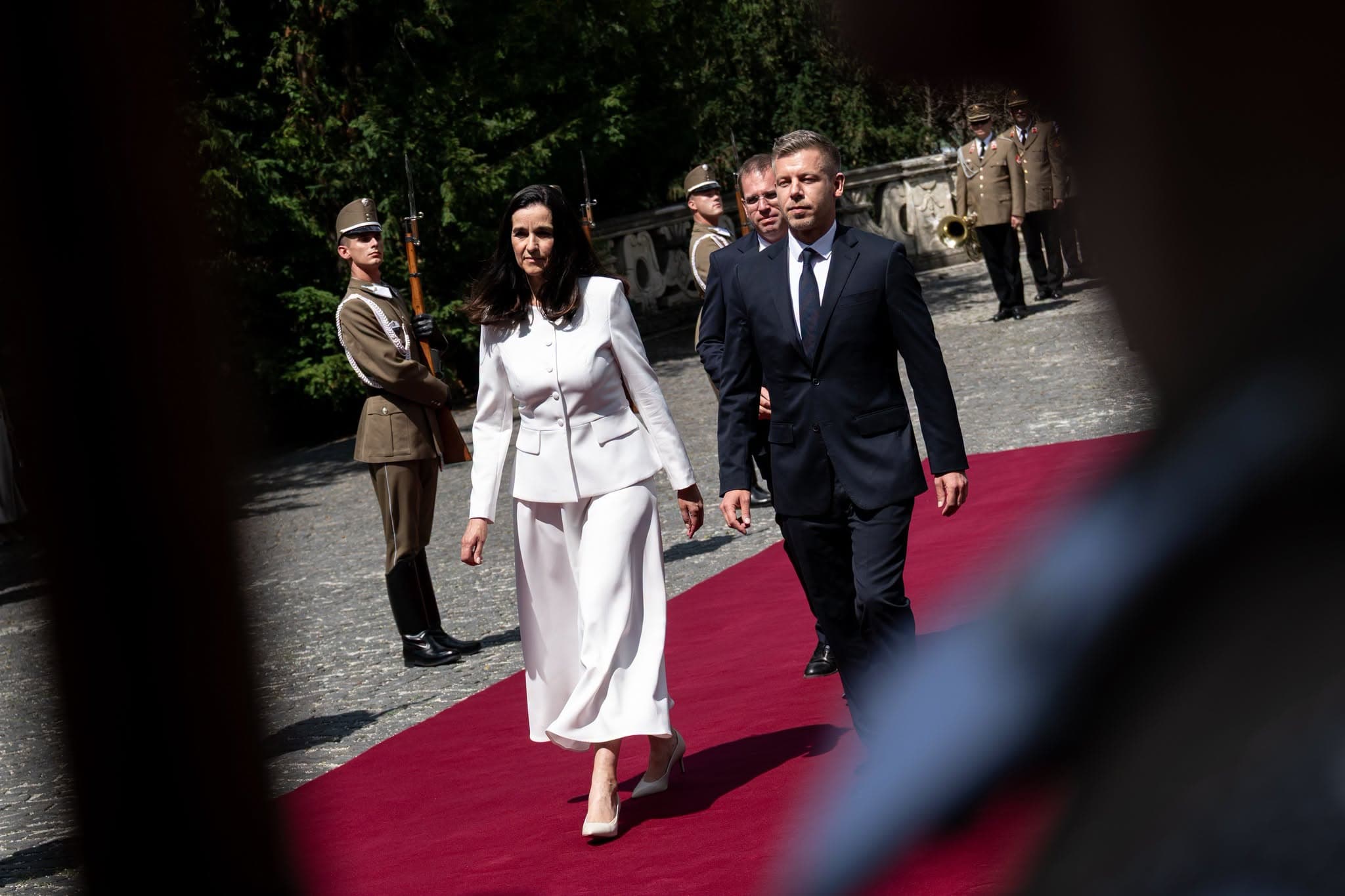 Ungaria își reorganizează serviciul diplomatic: 37 de ambasadori rechemați de la post / Ministra de Externe: „Interesele Ungariei trebuie să fie reprezentate în conformitate cu noile priorități de politică externă”