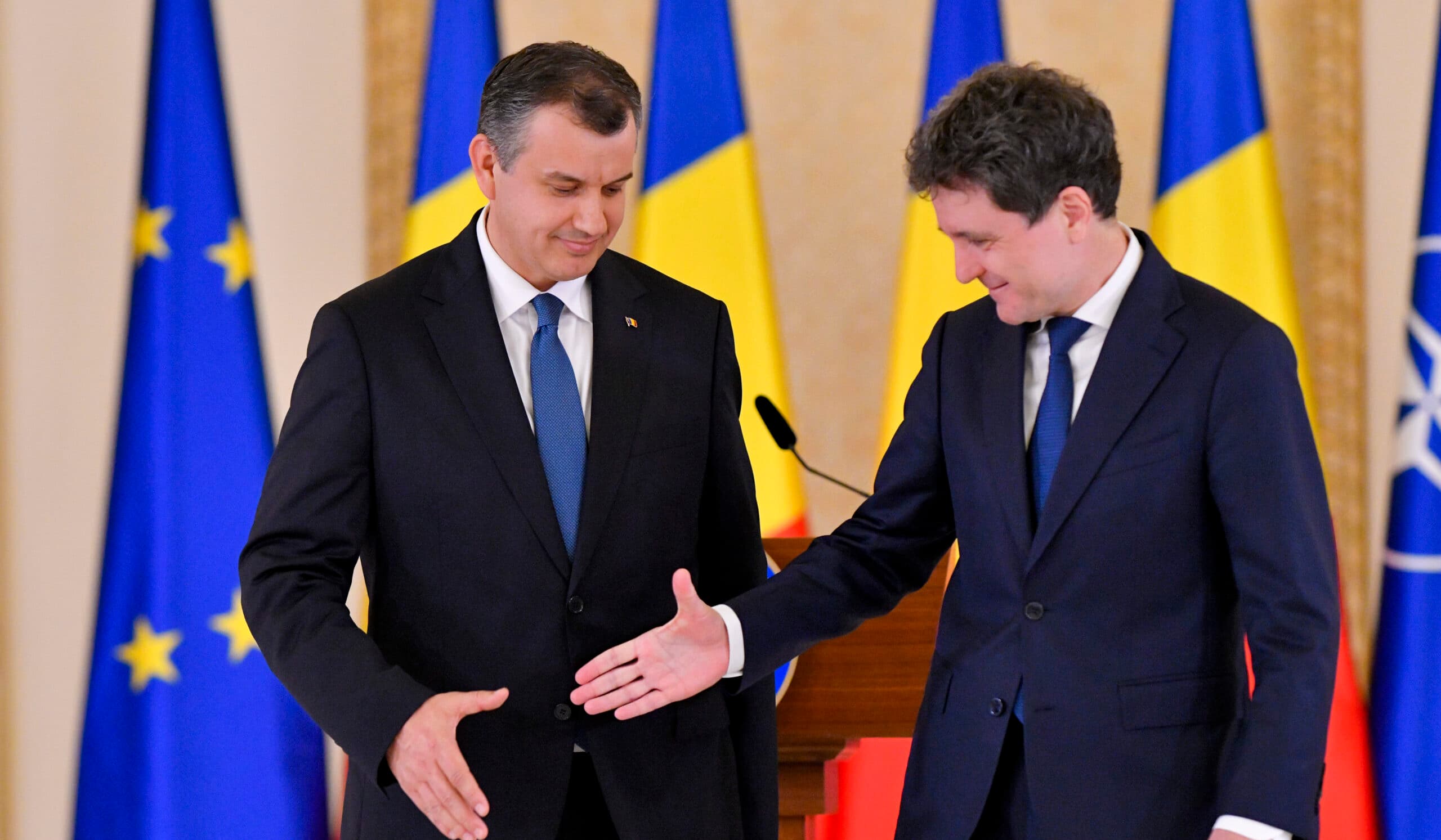 Președintele Dan a semnat decretul de desemnare a lui Eugen Tomac candidat la funcția de premier. Tomac are 10 zile la dispoziție să ceară votul Parlamentului