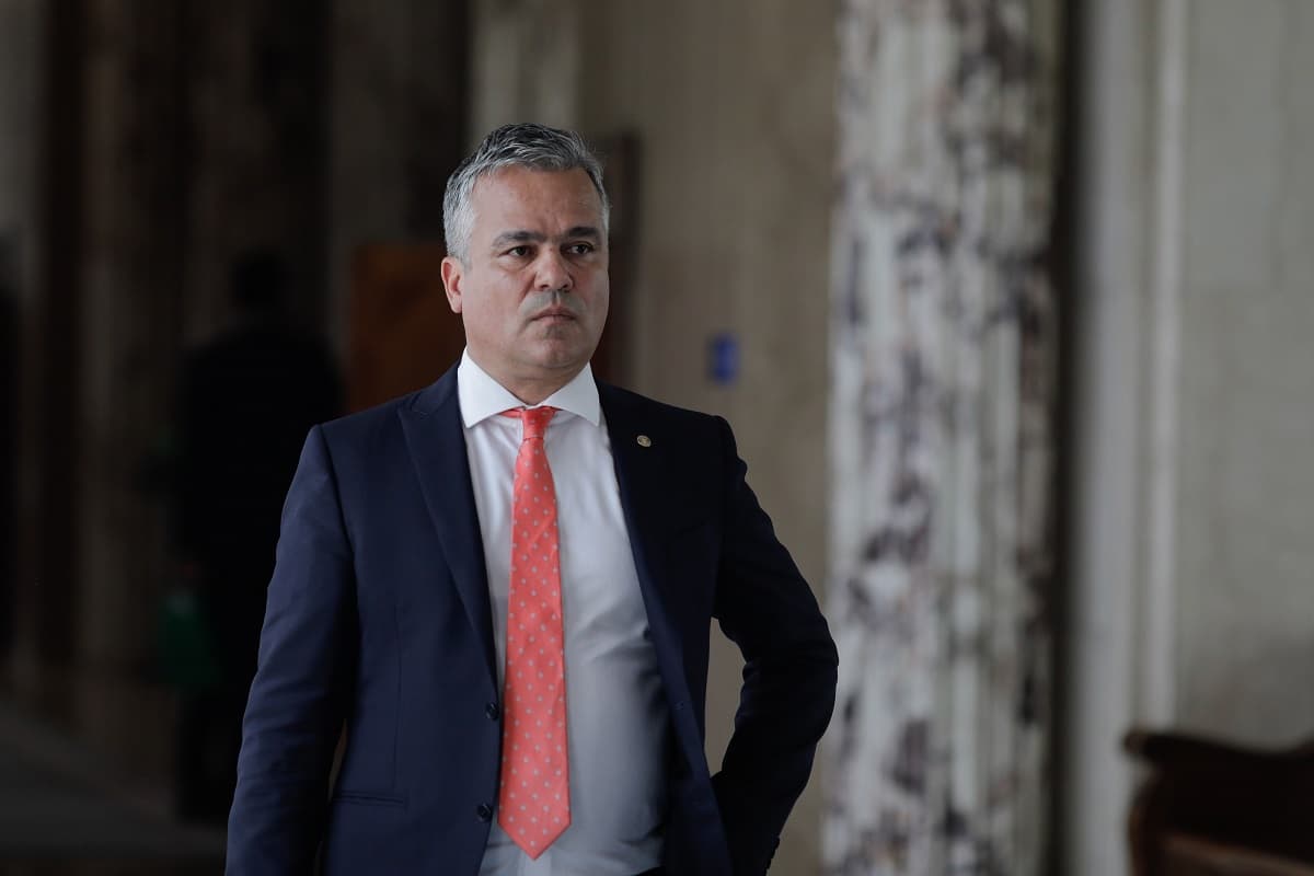 Ședință UDMR astăzi pentru a decide dacă susține Guvernul Veștea: „E foarte greu, o decizie foarte dificilă” / „Mandat larg de negociere” cu premierul desemnat pentru liderul PSD Sorin Grindeanu / Ultimatum PNL pentru Adrian Veștea
