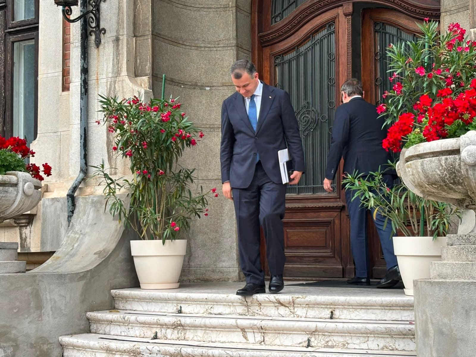 SURSE: Noi nume pe lista miniștrilor lui Tomac: Ionuț Laurențiu Mașala la Transporturi, angajat din anul 2000 în CNAIR și Teodor Dulceață la Mediu, abonat la funcții publice, absolvent al Colegiului Național de Apărare