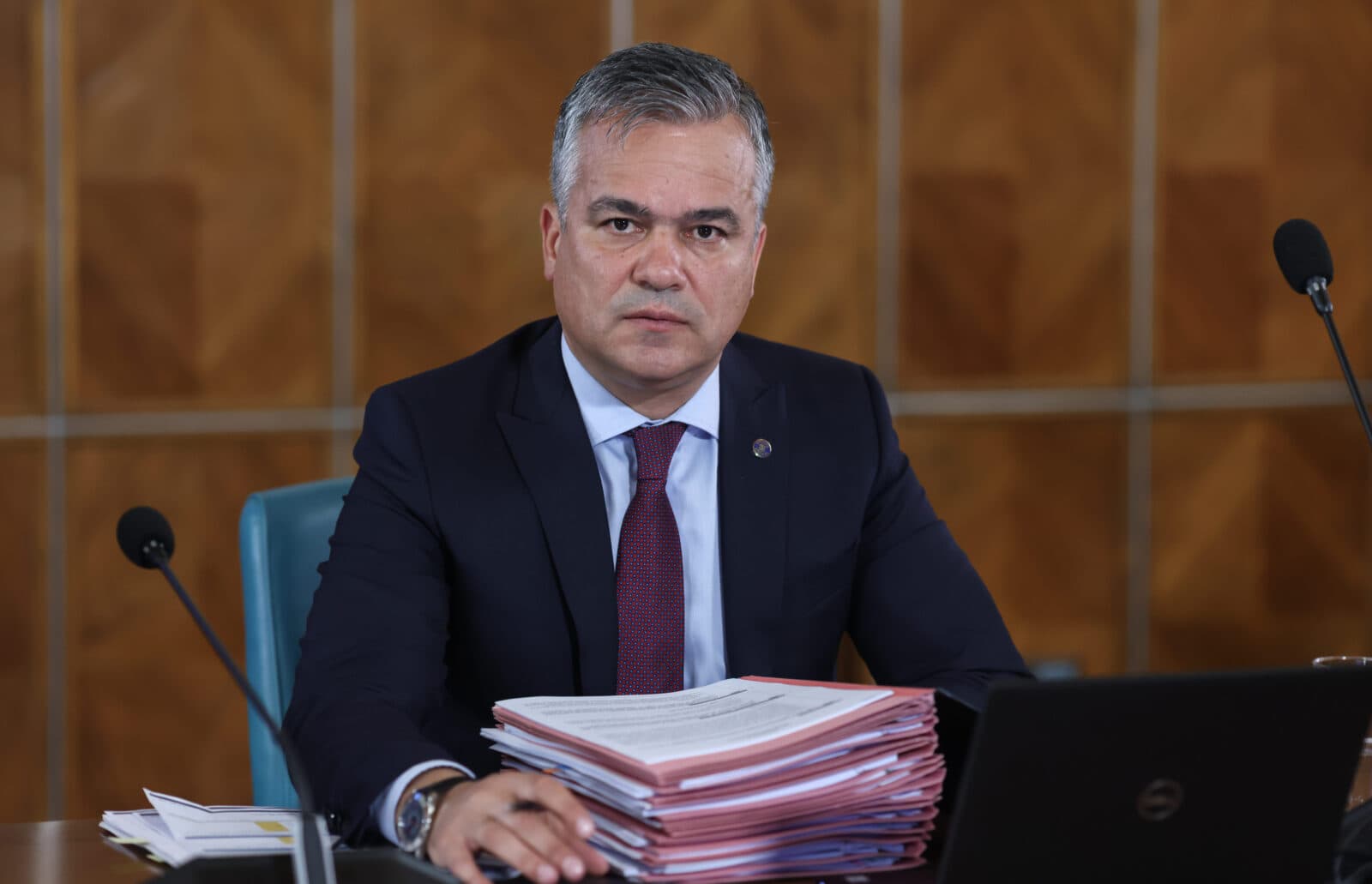 VIDEO Adrian Veștea: Propunerea dinspre Cotroceni a venit în urmă cu 4 zile. Nu l-am anunțat pe Bolojan pentru că am fost prins cu treburi urgente. Mi s-a explicat că e nevoie de mine ca să creez liniște în țara noastră