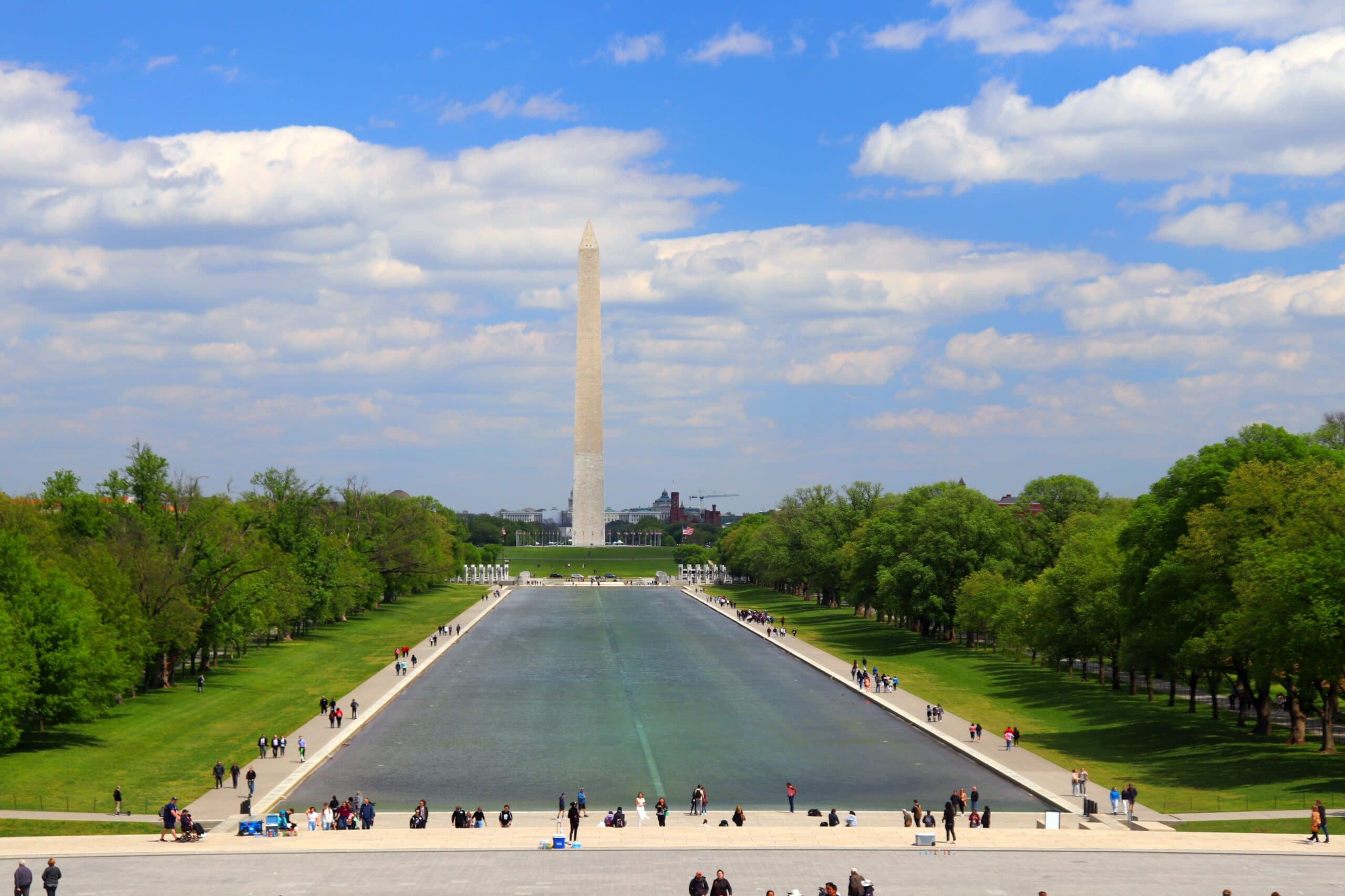 Fostul olimpic american Davey Hearn, acuzat că a vandalizat bazinul reflectorizant din Washington / Ar fi rupt o bucată de etanșant instalat recent pe fundul bazinului reflectorizant de la Monumentul Lincoln