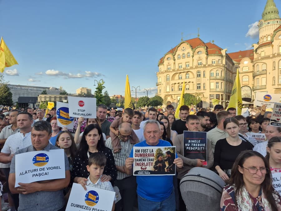 Protest în Oradea, pentru susținerea lui Viorel Pașca / Peste 2.500 de susținători s-au strâns în centrul orașului / „Binele nu trebuie pedepsit!” / Moderator a fost un pastor neoprotestant din Beiuș