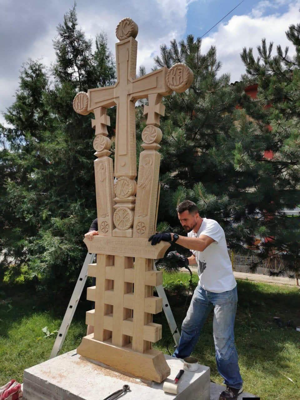 MOTIVARE Cum a încercat Eugen Sechila, unul dintre locotenenții lui Călin Georgescu, să convingă instanța că nu este vinovat de afișare de simboluri legionare: A pretins că este sculptor și a invocat libertatea artistică / Judecătoria Oltenița l-a declarat vinovat, dar i-a aplicat doar un avertisment