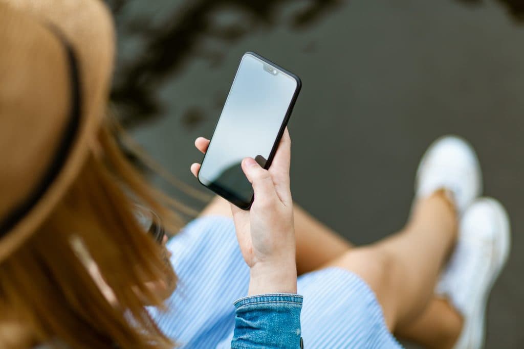Cum poți afla dacă vorbești cu o inteligență artificială la telefon. Trucul explicat de un expert în tehnologie