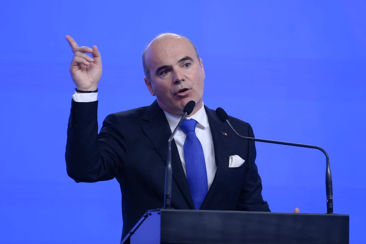 Rareș Bogdan anunță un referendum în PNL, pe model PSD, dacă să rămână sau să iasă de la guvernare: „Ar trebui să consultăm măcar forumurile județene”
