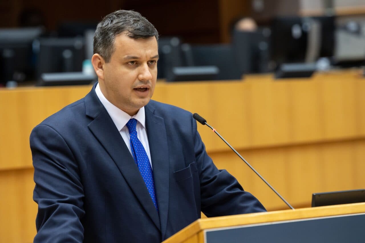 Eugen Tomac refuză să ofere un răspuns clar reporterului Gândul, privind anul în care a renunțat la cetățenia ucraineană: Nu văd rostul dezbaterii