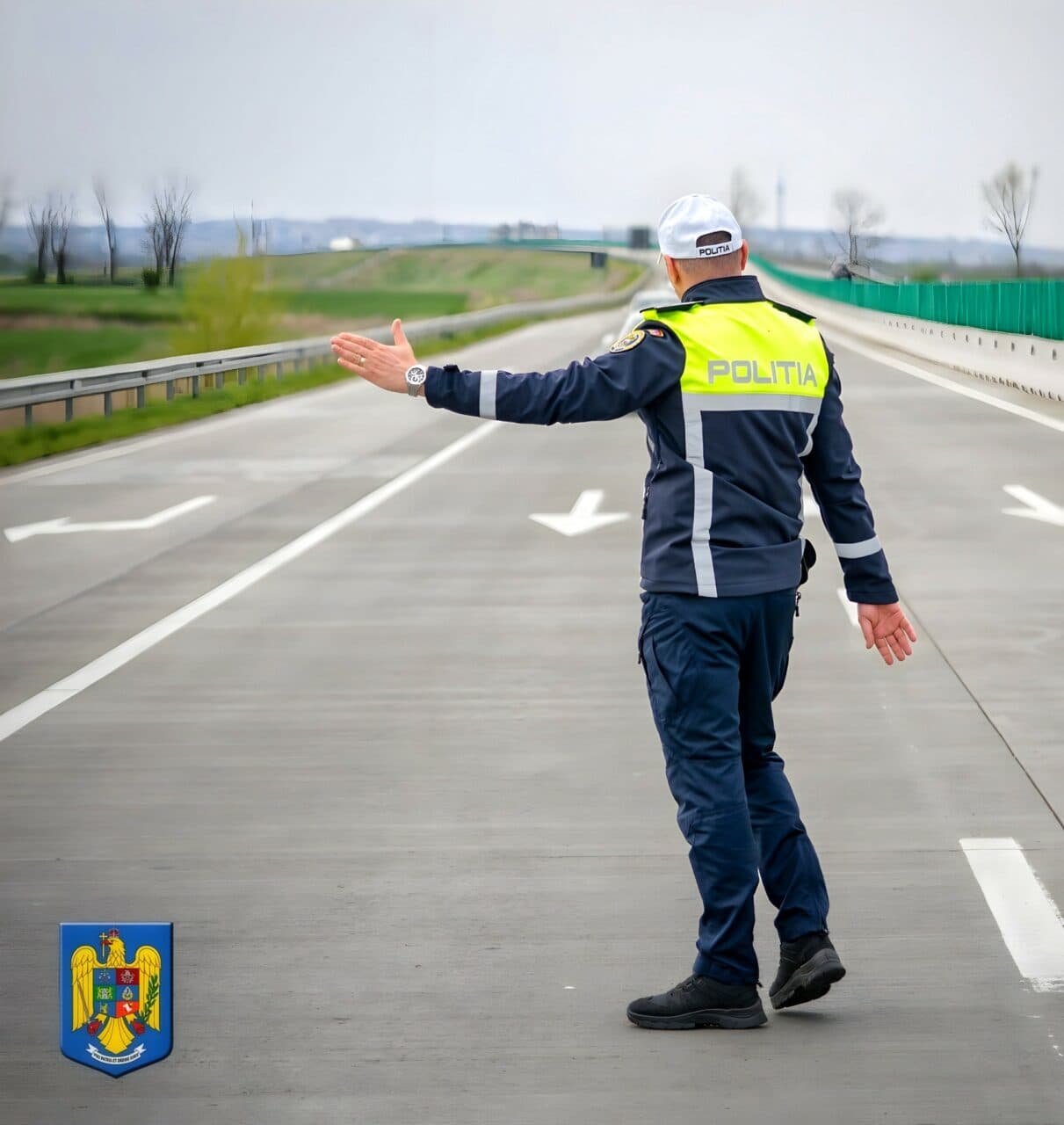 Un tânăr cu cetățenie română și siriană a fost reținut pe A2 după ce a fost prins cu 11 kilograme de canabis. El urma să vândă drogurile pe litoral