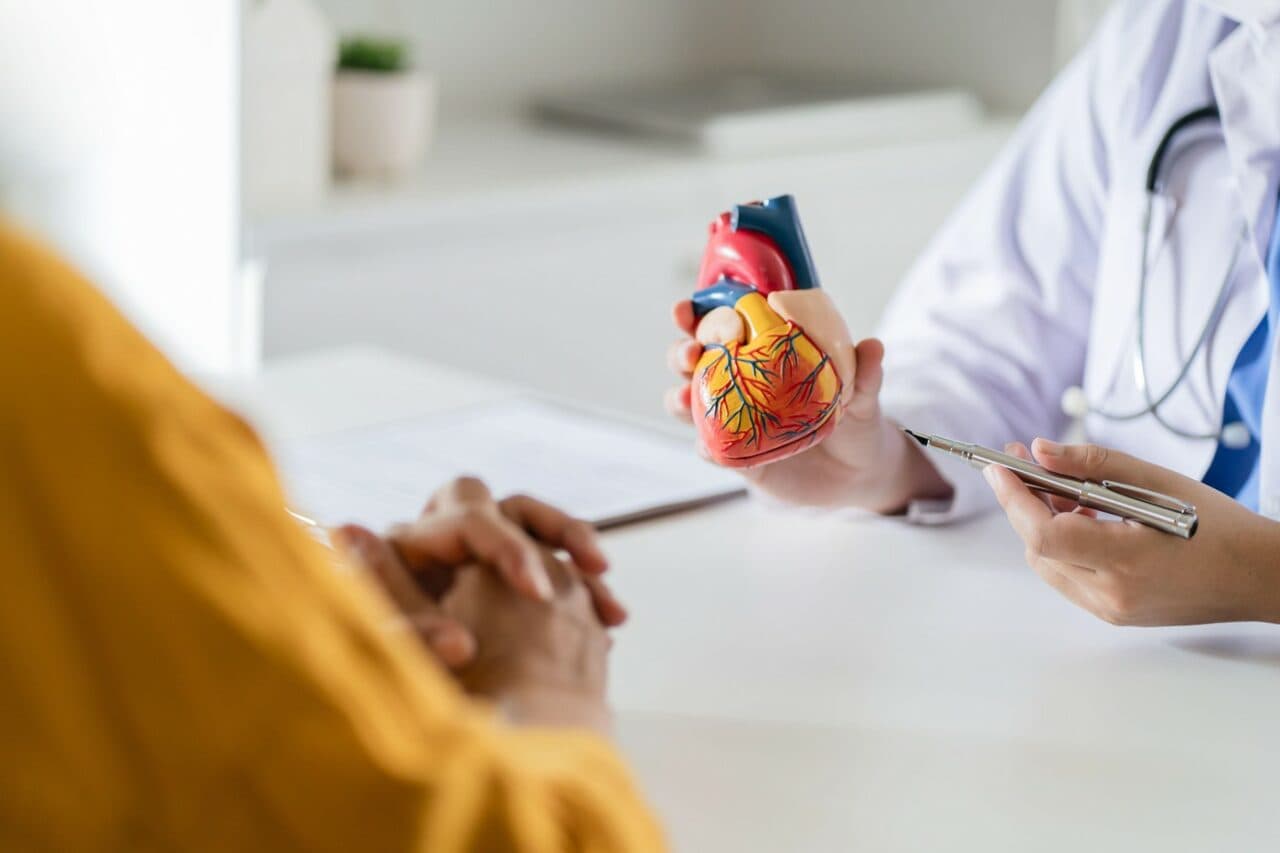 Trei schimbări simple în rutina zilnică pot reduce cu până la 57% riscul de infarct și accident vascular cerebral