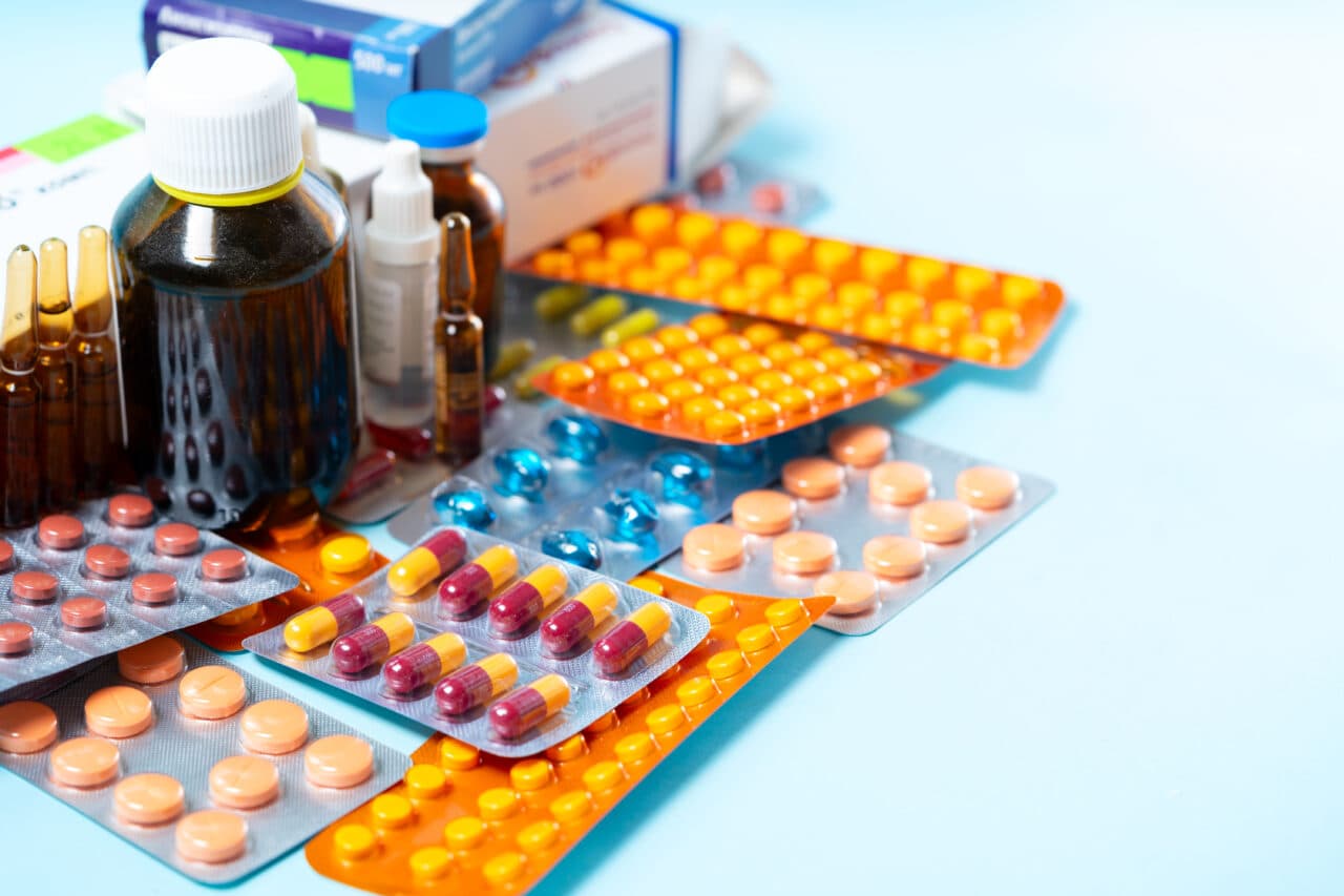 Cum identifici medicamentele false. Autoritățile române au descoperit că jumătate dintre cele vândute online sunt contrafăcute