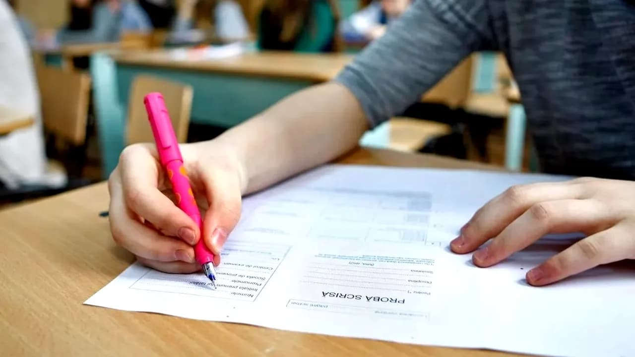 Simulare Evaluarea Națională 2026: Astăzi are loc proba la Matematică. Ce le este interzis elevilor în sala de examen