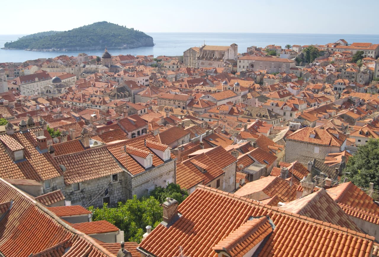 Orașul european de la malul mării, considerat constant unul dintre cele mai bune din lume. Aici sunt mai mulți turiști decât localnici