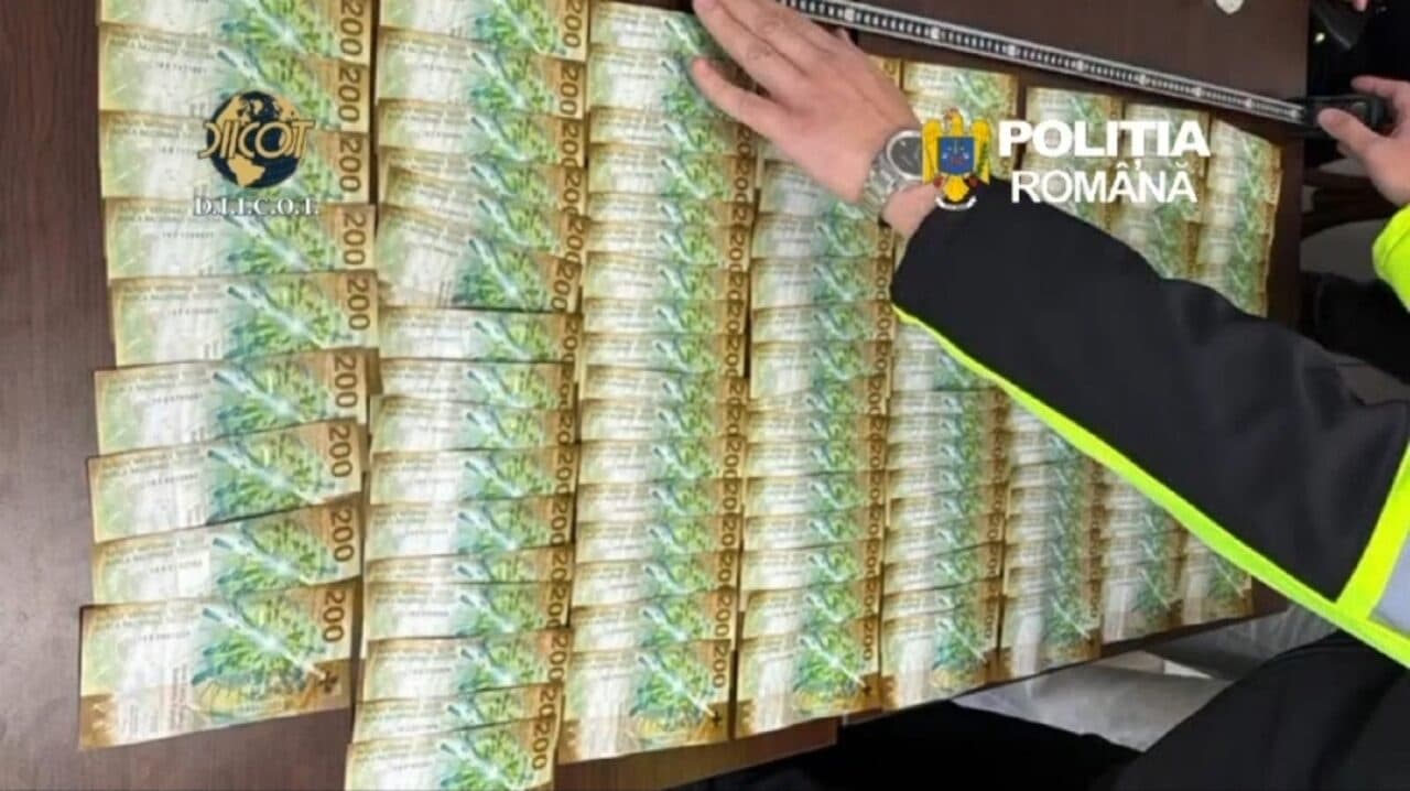 Un agent de poliție din Argeș, cercetat pentru trafic de minori, trafic de persoane, proxenetism și spălare a banilor