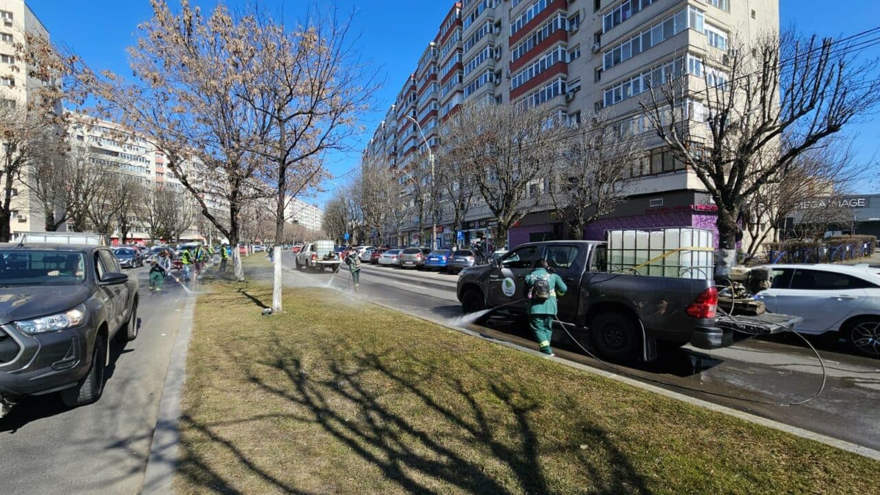 Comunicat. Rezultatele din prima săptămână a campaniei de curățenie generală în Sectorul 4. Au fost reparate peste jumătate din gropile de pe bulevarde