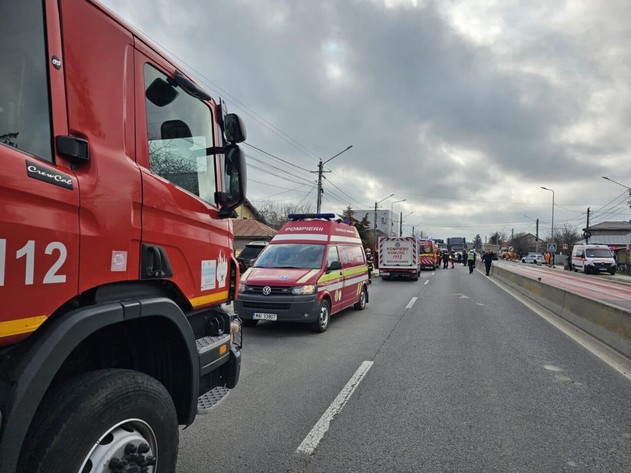 Accident grav în Dâmbovița între un autobuz plin cu elevi și un TIR. 13 persoane implicate. A fost activat Planul Roșu de Intervenție