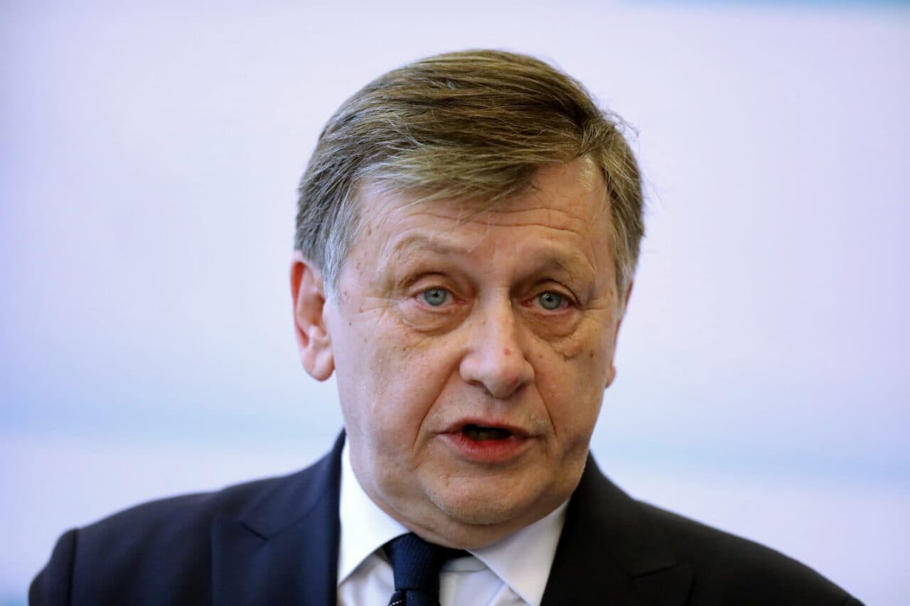 Crin Antonescu susține că învestirea Guvernului Eugen Tomac ar fi o „glumă politică proastă”