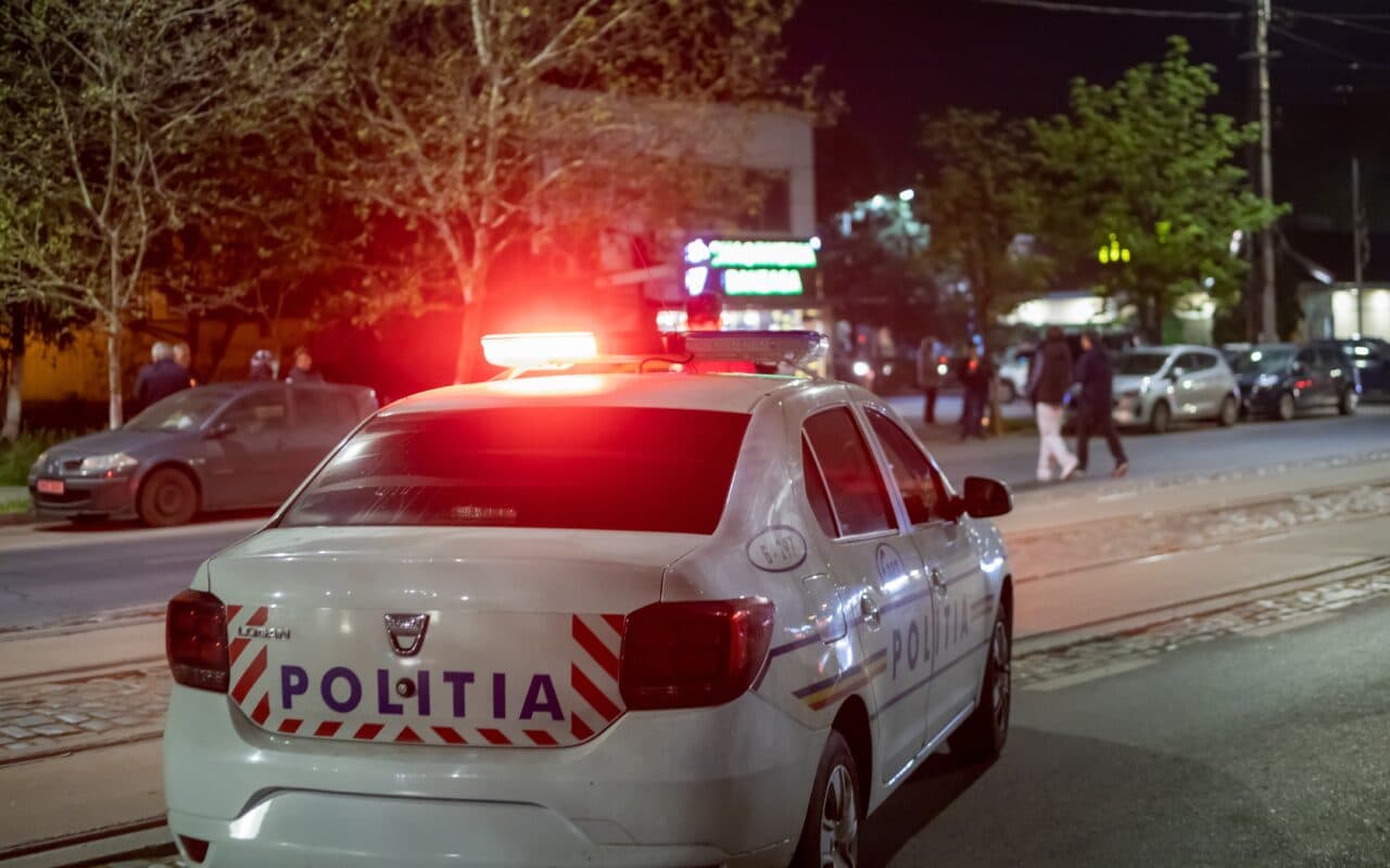 Crimă în București. Un cetățean german de 86 de ani a omorât, cu o cârjă, o femeie de 30 de ani într-un apartament din Sectorul 3