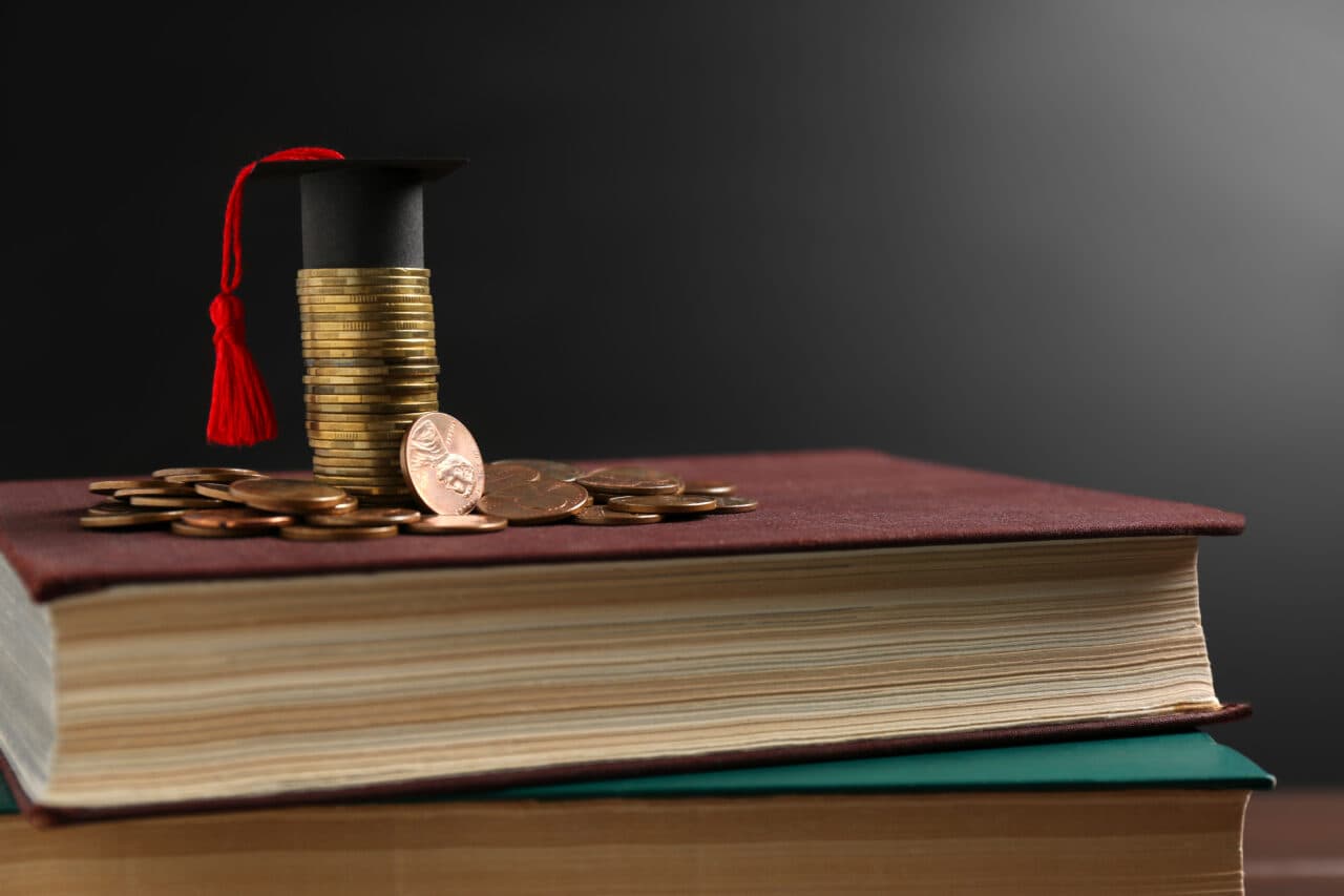 Câți bani primește un student român prin bursa socială în 2026